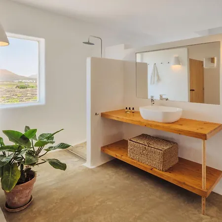 Canaryislandshost I Camellera تياس